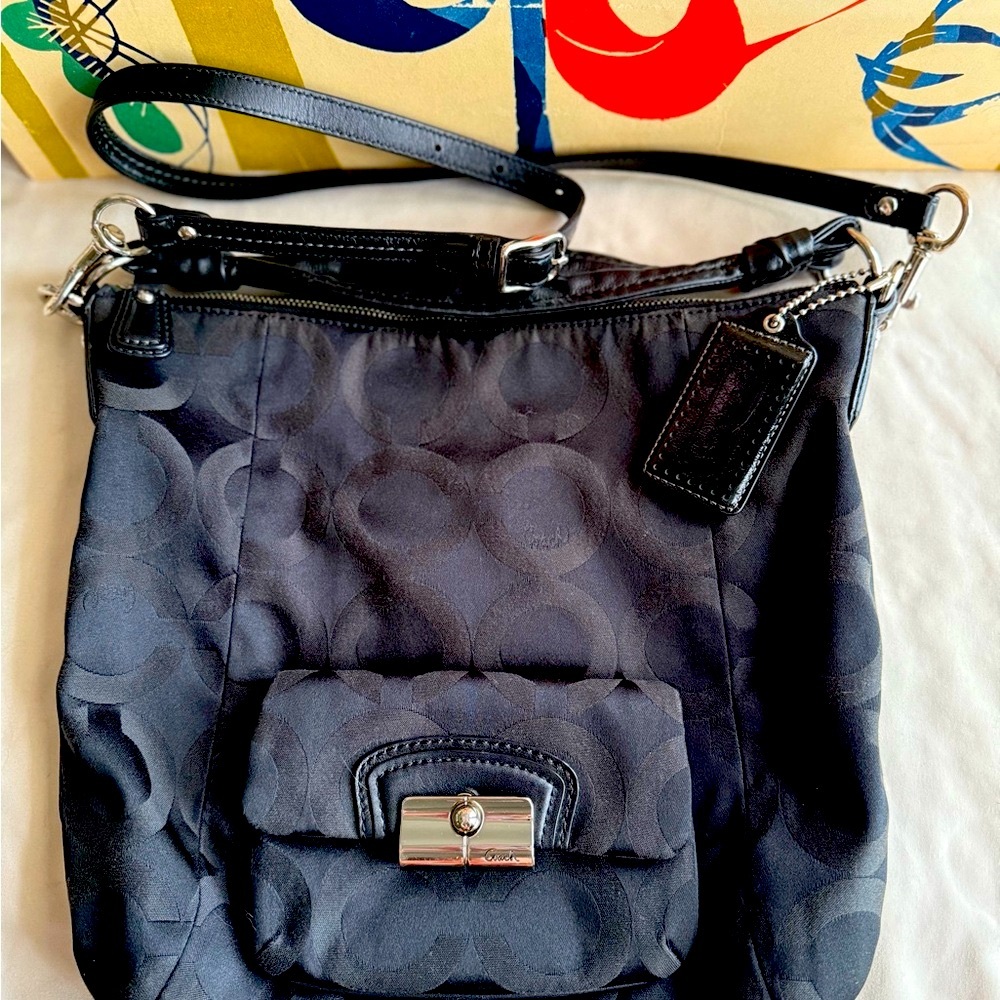 🔥 Fire Sale 🔥
Coach Kristen Black Hobo Jacquard Signature C w/ Hang Tag